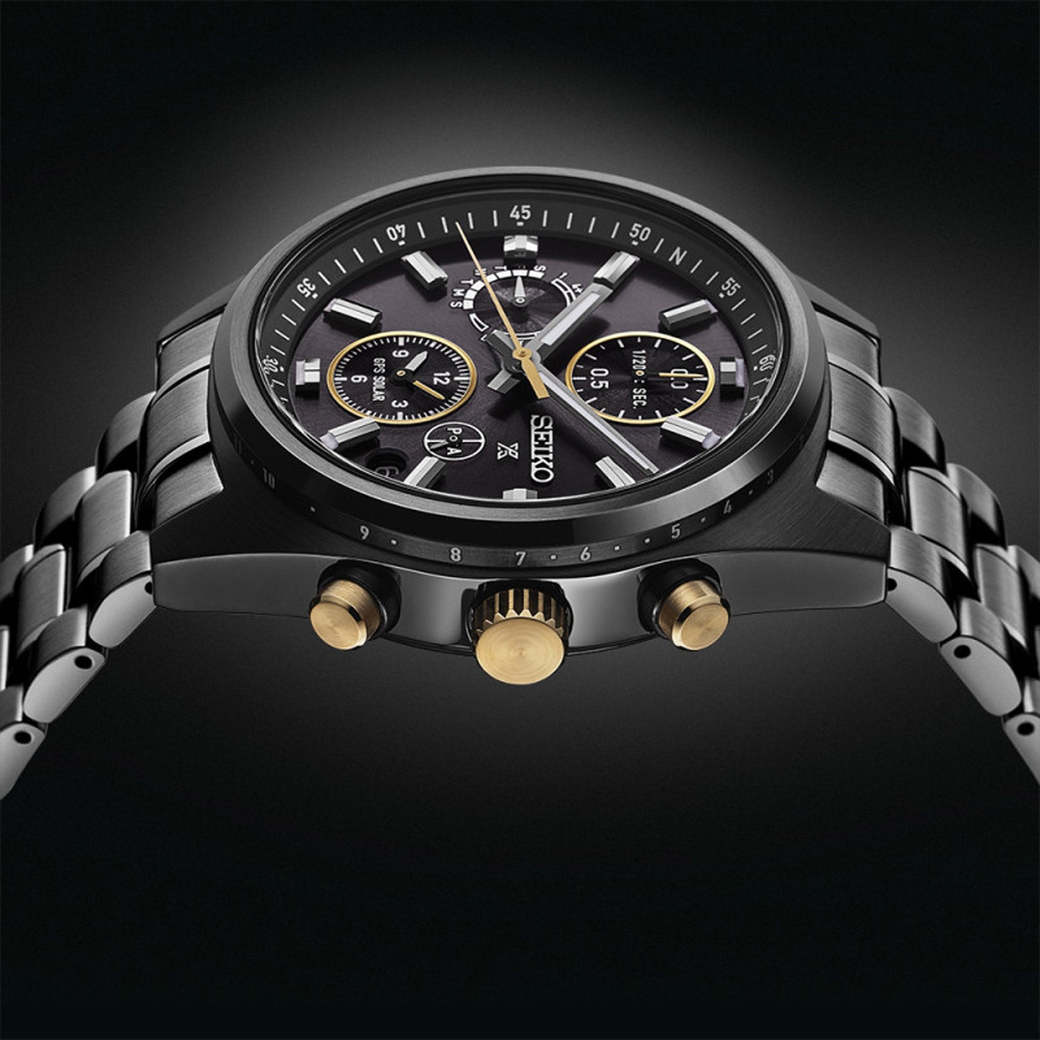 Schwarze Herrenarmbanduhr mit Chronographen-Zifferblatt, goldfarbener Lünette und Metallarmband
