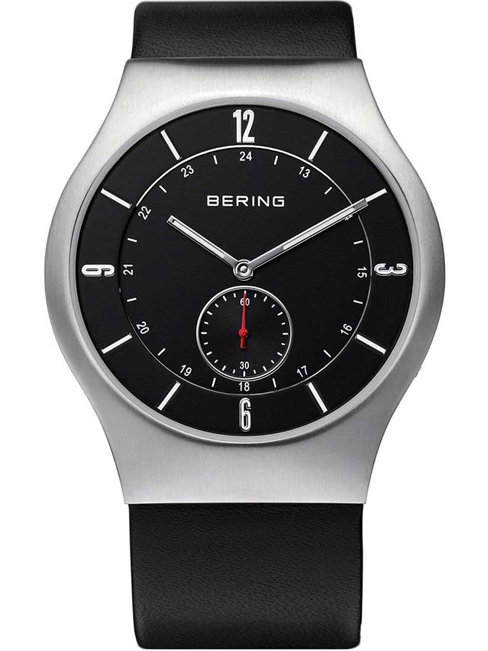 Herrenuhr mit schwarzem Zifferblatt, silbernem Gehäuse und schwarzem Lederarmband