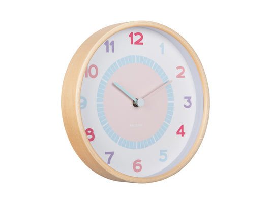 Horloge murale pour enfants avec cadre en bois clair, cadran et aiguilles pastel