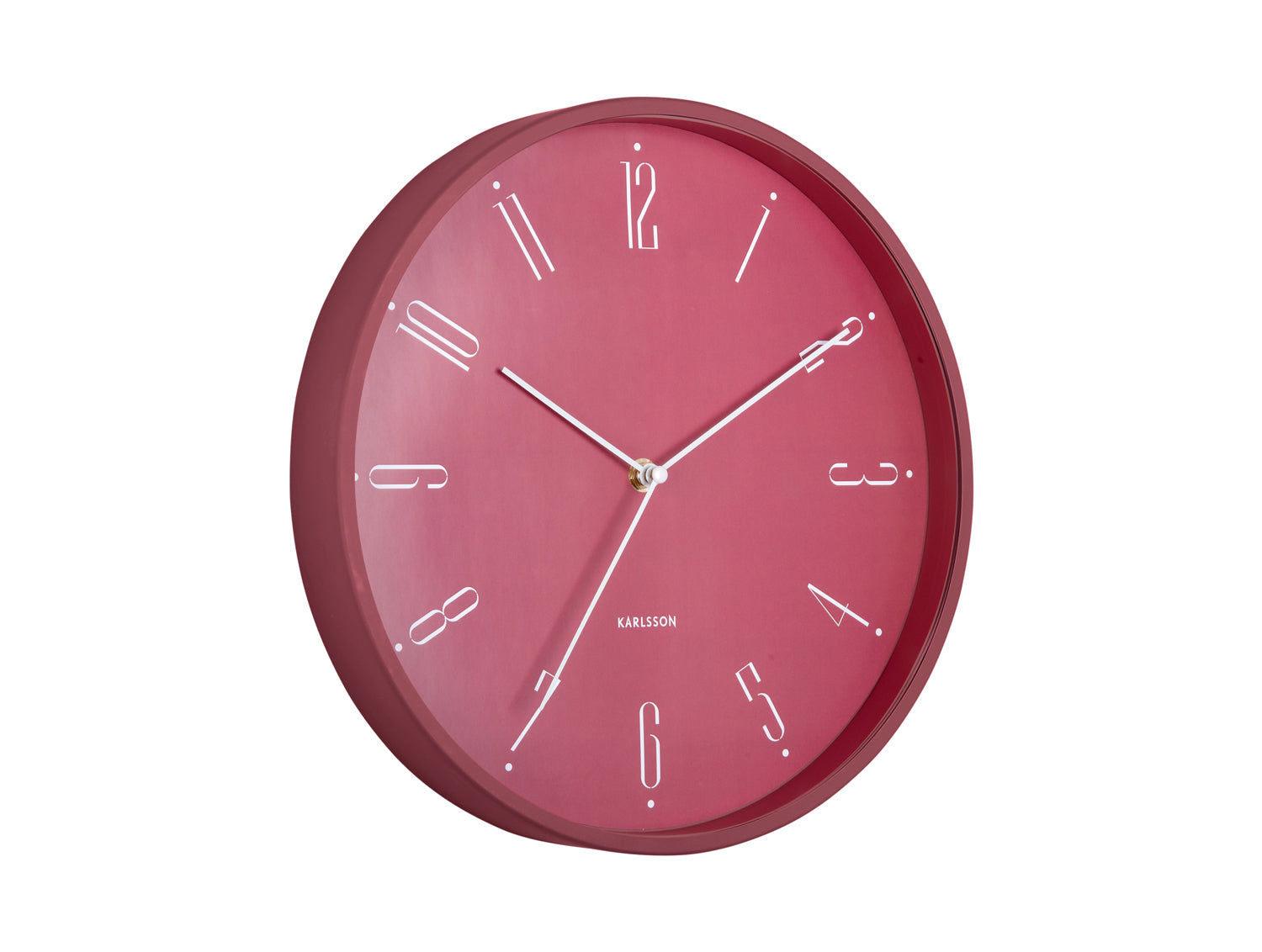 Horloge murale rouge avec chiffres blancs, forme ronde et aiguilles claires