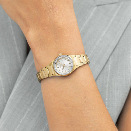 Damen-Armbanduhr mit goldfarbenem Metallarmband und weißem Zifferblatt