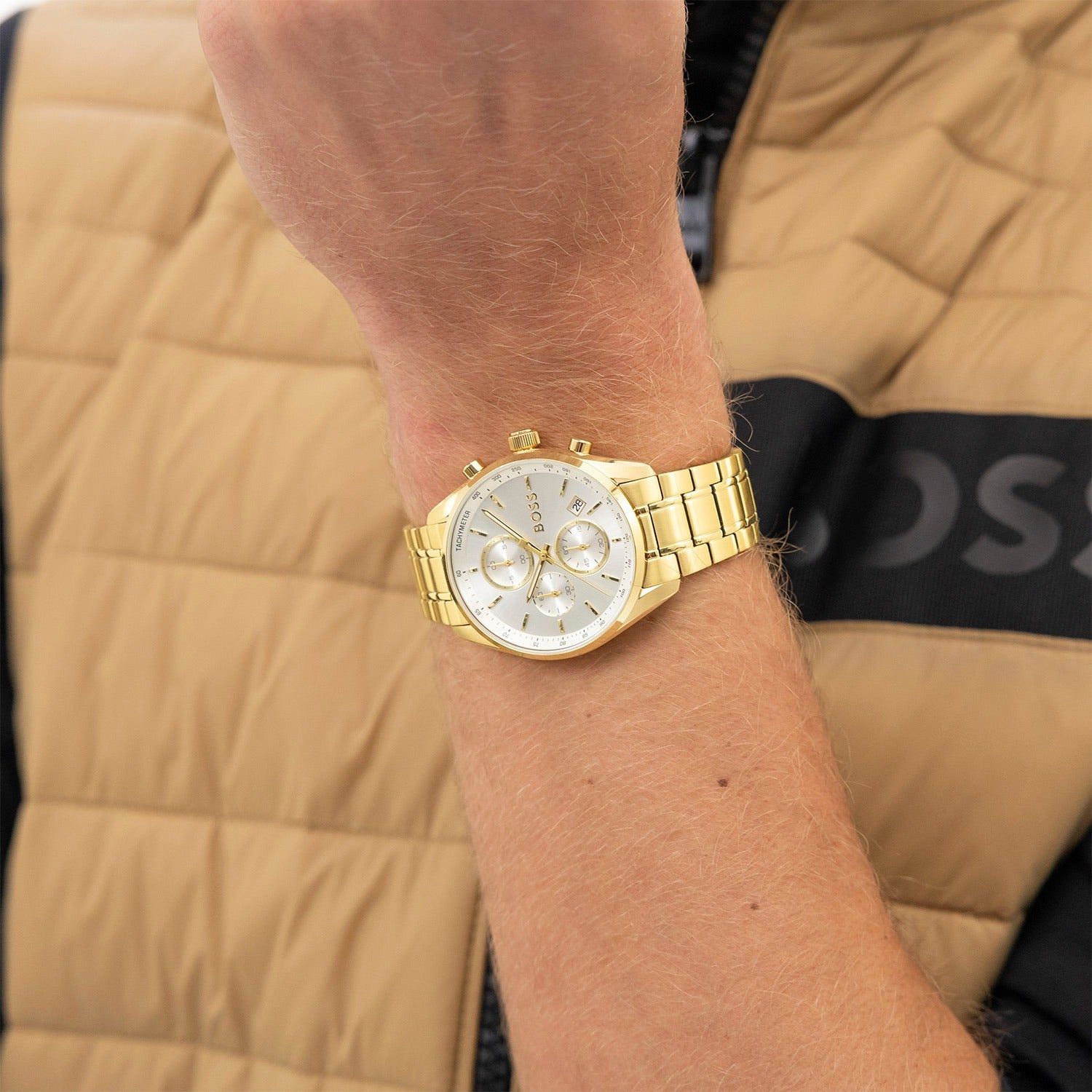 Herrenarmbanduhr BOSS Grand Prix, goldene Gliederkette, weißes Zifferblatt mit Chronograph