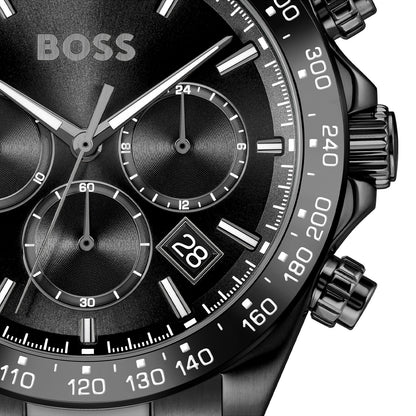 BOSS Chronographenarmbanduhr: schwarzes Zifferblatt mit Chrono-Subdials und Datumsanzeige