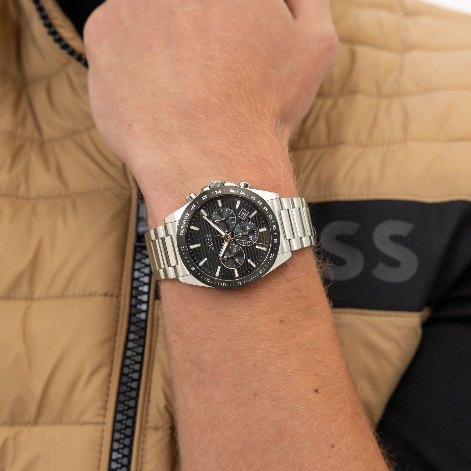 Herren-Armbanduhr mit silbernem Metallarmband und schwarzem Chronographenzifferblatt