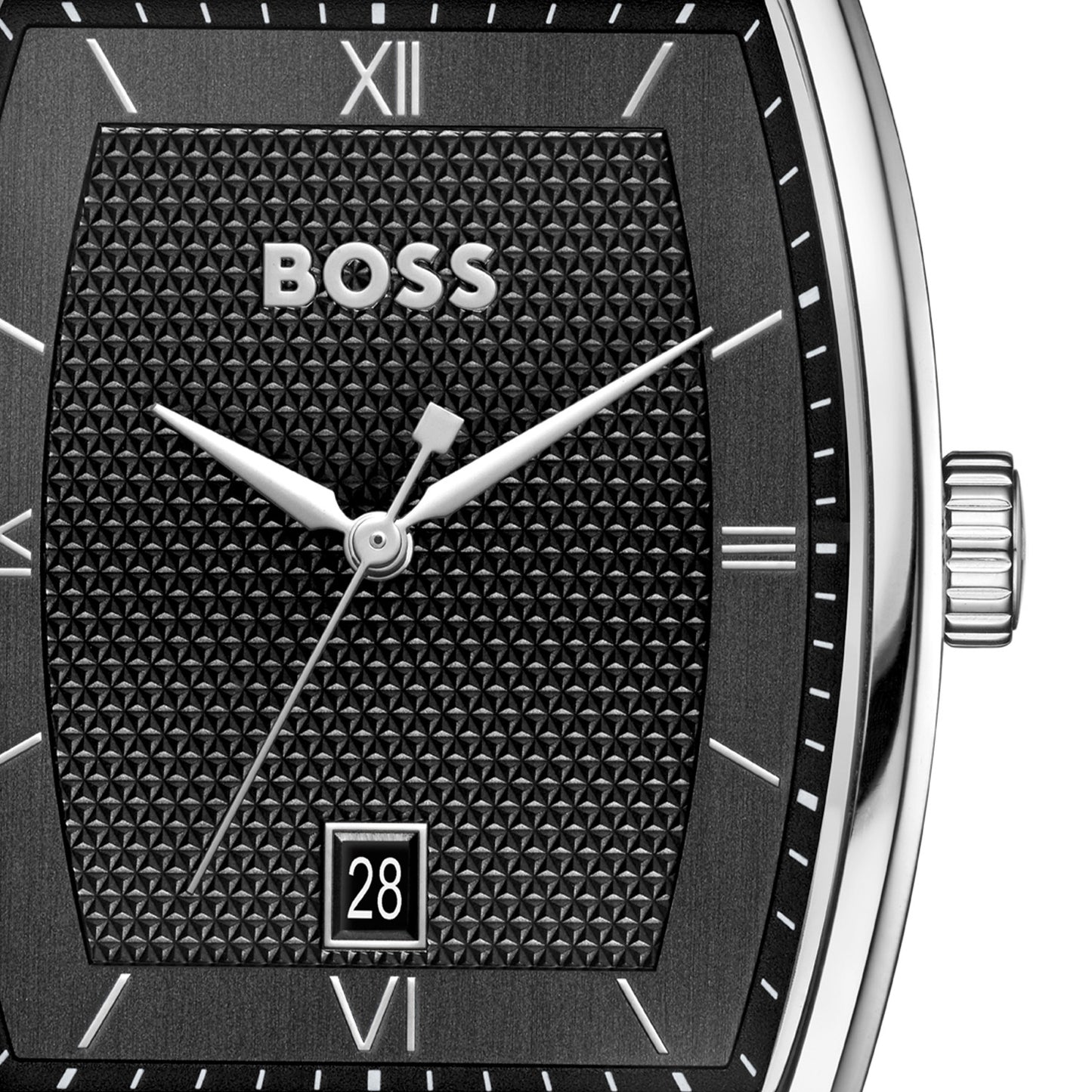 Detail der Herrenarmbanduhr: schwarzes Zifferblatt mit BOSS-Schrift und Datum 28