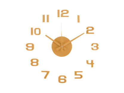 Horloge murale avec cadran ocre, chiffres romains et trois aiguilles