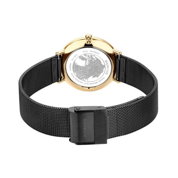 Montre femme Bering Fermoir : bracelet noir en maille avec boucle ardillon et lunette dorée.