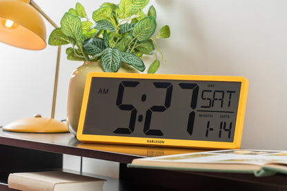 Horloge murale LCD rétro avec cadre jaune vif et affichage numérique de l'heure, du jour et de la date