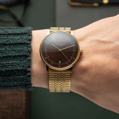 Montre Sternglas pour homme avec bracelet en métal doré et cadran marron
