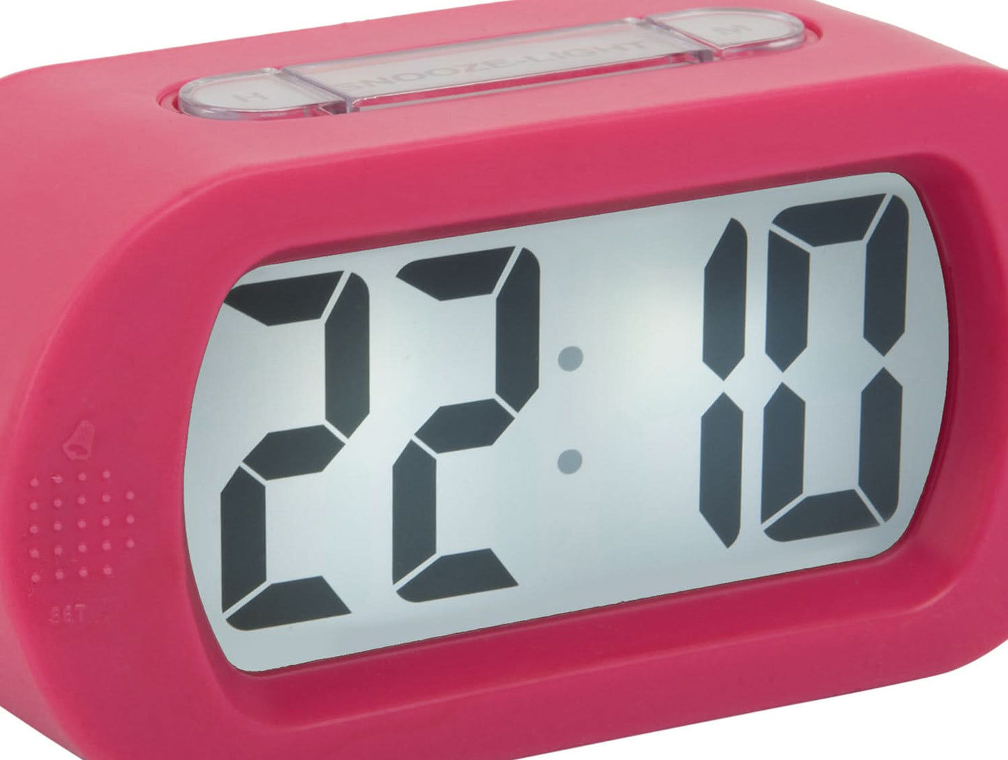 Närbild: LCD-skärm på digital väckarklocka med siffrorna 22:18