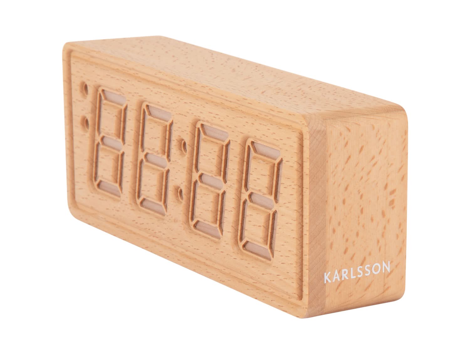 Réveil en bois dans le détail du site avec chiffres gravés et inscription Karlsson