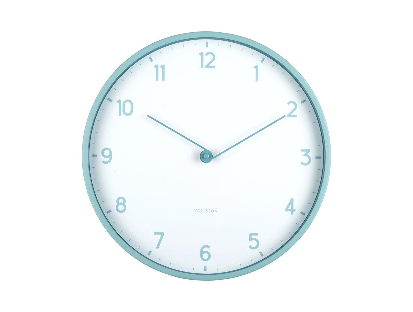 Horloge murale Karlsson avec cadran blanc, bordure bleue et aiguilles fines