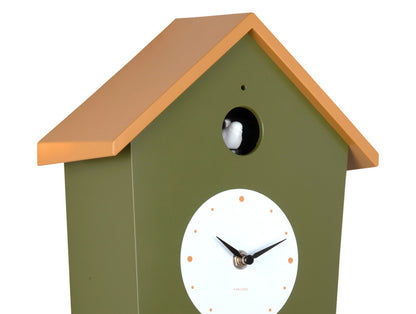 Horloge murale coucou design maison, verte avec avant-toit beige et fenêtre d'horloge