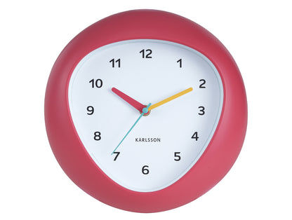Horloge murale rouge écarlate avec boîtier rond et cadran analogique
