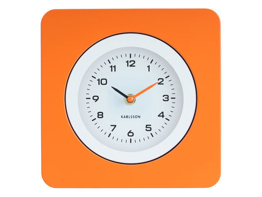 Horloge murale Karlsson avec boîtier orange et cadran blanc