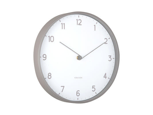 Horloge murale avec cadre gris foncé et cadran blanc, chiffres arabes, aiguilles fines