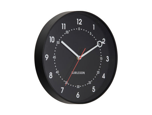 Horloge murale noire avec chiffres blancs, marqueurs de minutes pointillés et aiguille rouge