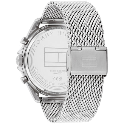 Rückseite der Tommy Hilfiger Armbanduhr: silbernes Meshband, Metallgehäuse mit Gravur