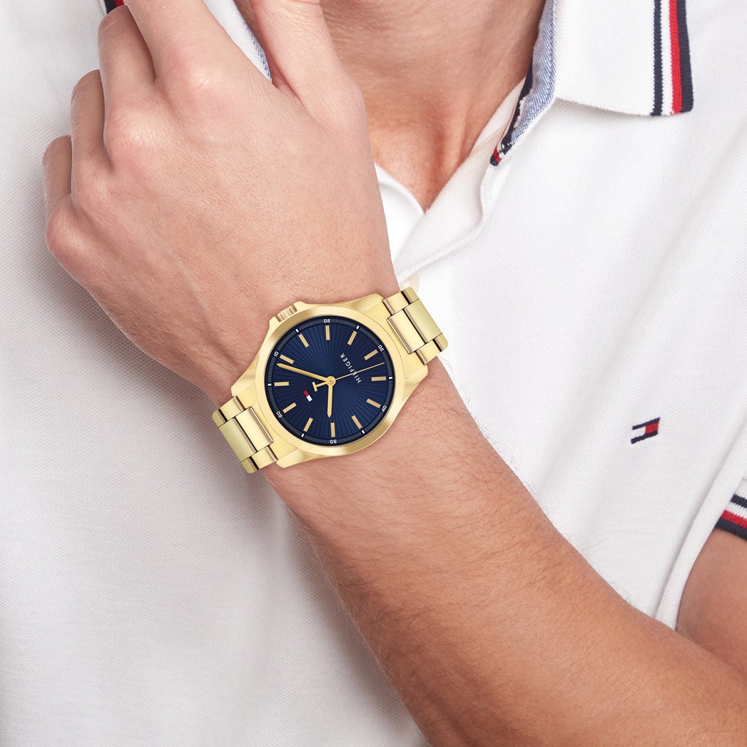 Herrenarmbanduhr mit blauem Zifferblatt und goldfarbenem Gliederarmband