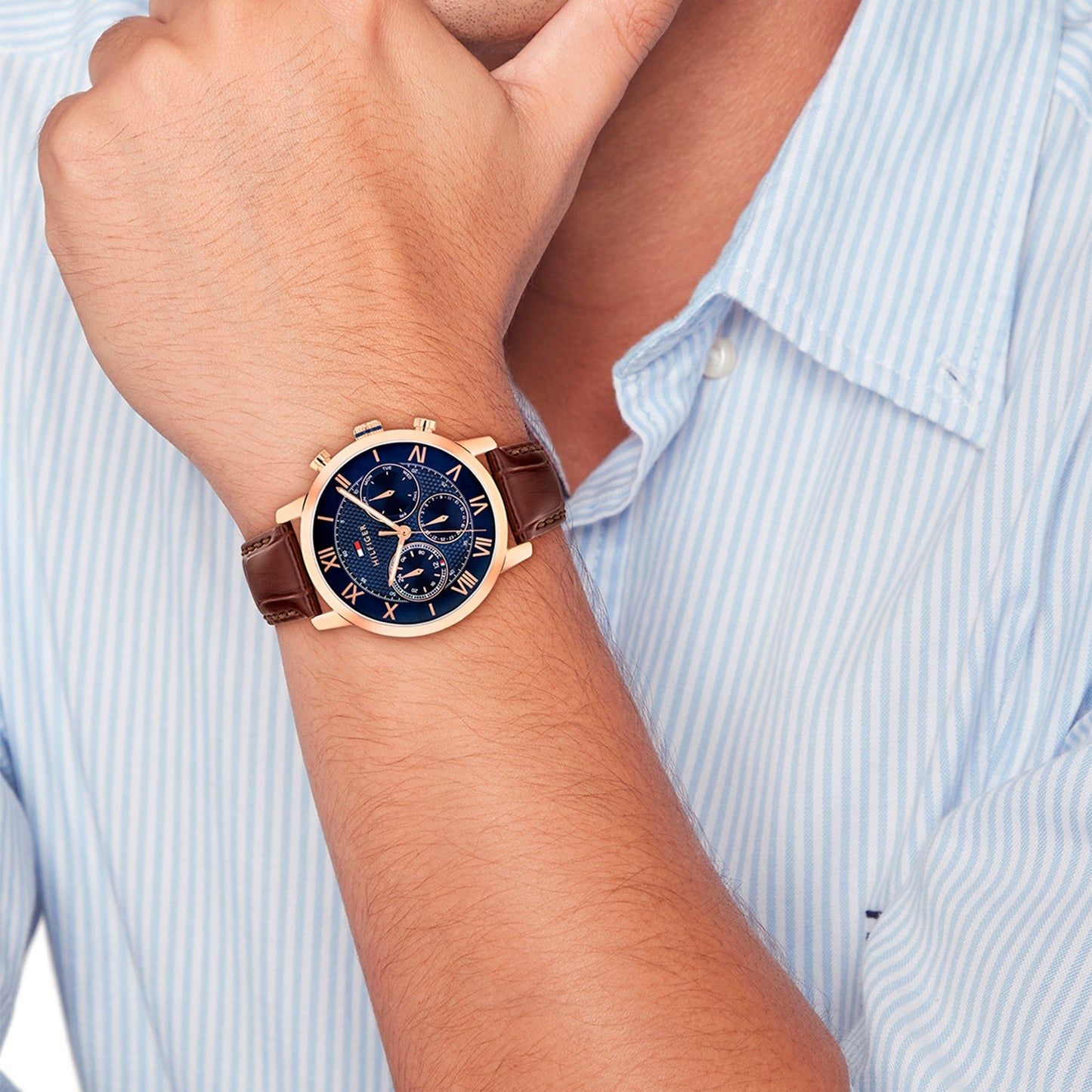 Tommy Hilfiger Herrenuhr mit blauem Chrono-Zifferblatt, Roségoldgehäuse, Lederband
