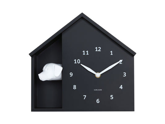 Horloge murale noire design maison avec tête de chien cachée à gauche et aiguilles