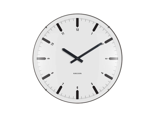 Horloge murale ronde avec cadran blanc, aiguilles noires et index bâtons