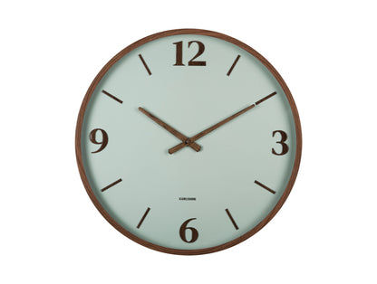 Horloge murale ronde avec bordure aspect bois, cadran gris-vert et aiguilles fines