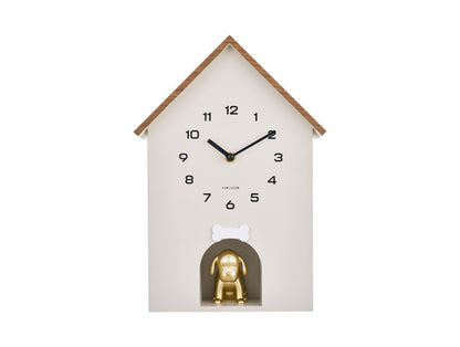 Horloge murale en forme de maison avec cadran blanc et chien doré, design coucou