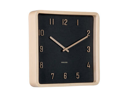 Horloge murale carrée avec cadran noir, cadre en bois et aiguilles