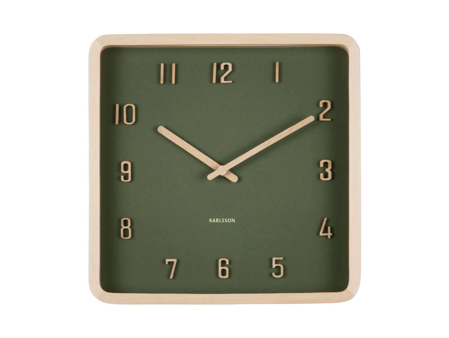 Horloge murale carrée avec cadran vert foncé, cadre en bois clair, aiguilles et index des heures