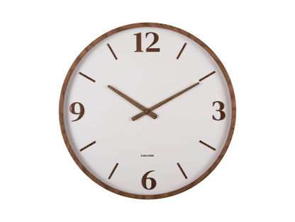 Grande horloge murale avec cadre aspect bois, cadran blanc et chiffres sombres