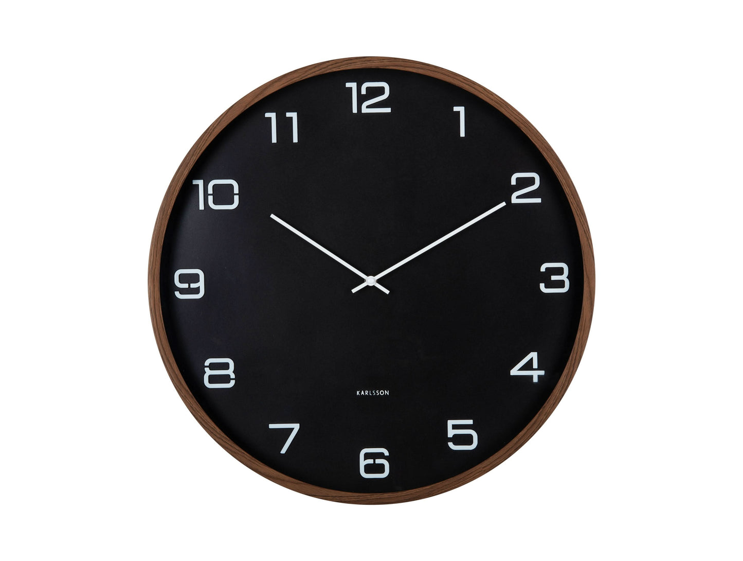 Grande horloge murale Karlsson avec cadran noir, cadre effet bois et chiffres blancs