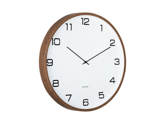 Horloge murale avec cadran blanc et cadre aspect bois, chiffres romains