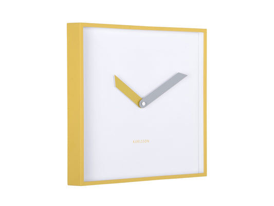 Horloge murale carrée avec cadre jaune, cadran blanc et deux aiguilles