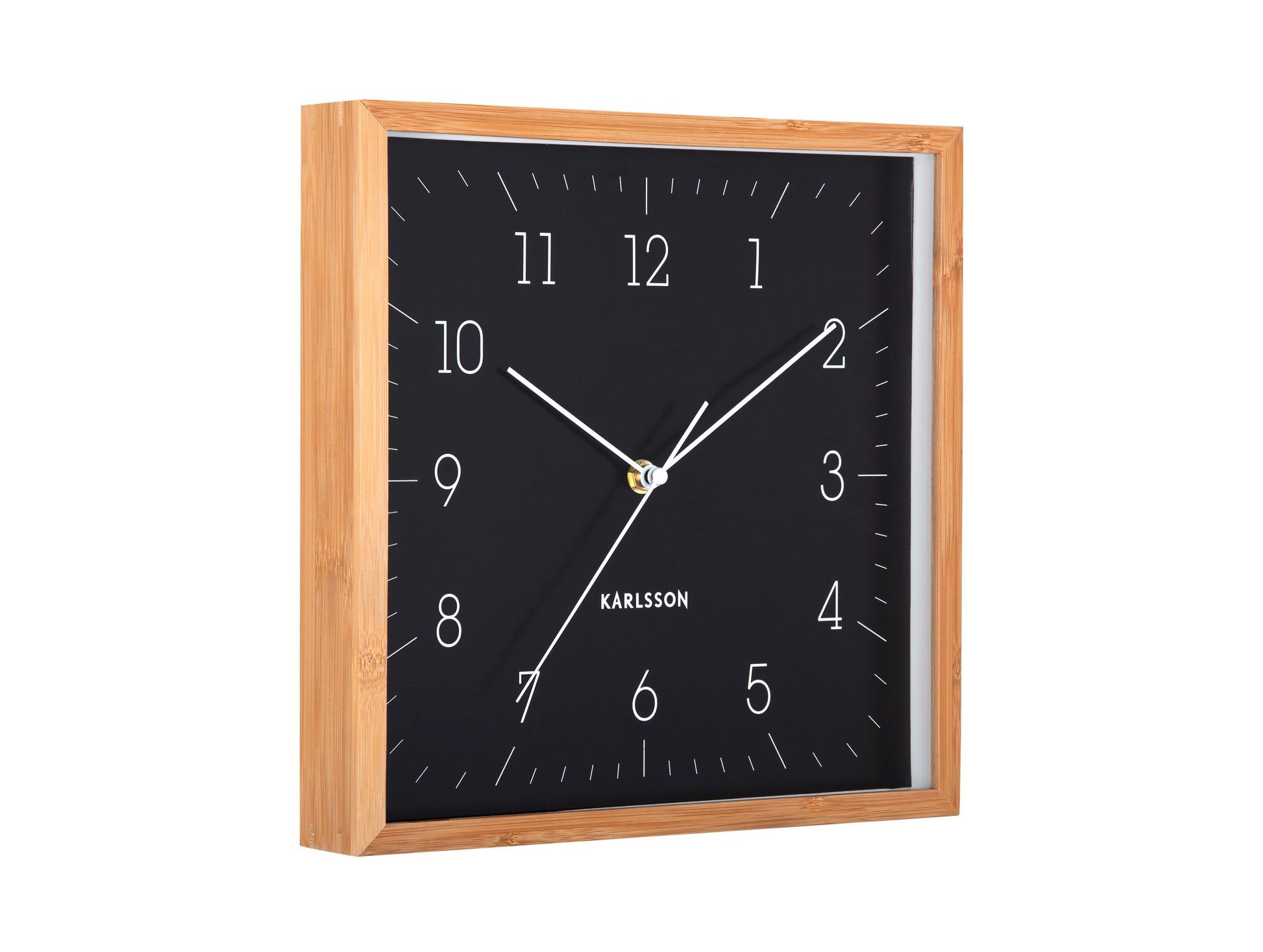 Horloge murale carrée : cadran noir, cadre en bambou, Karlsson