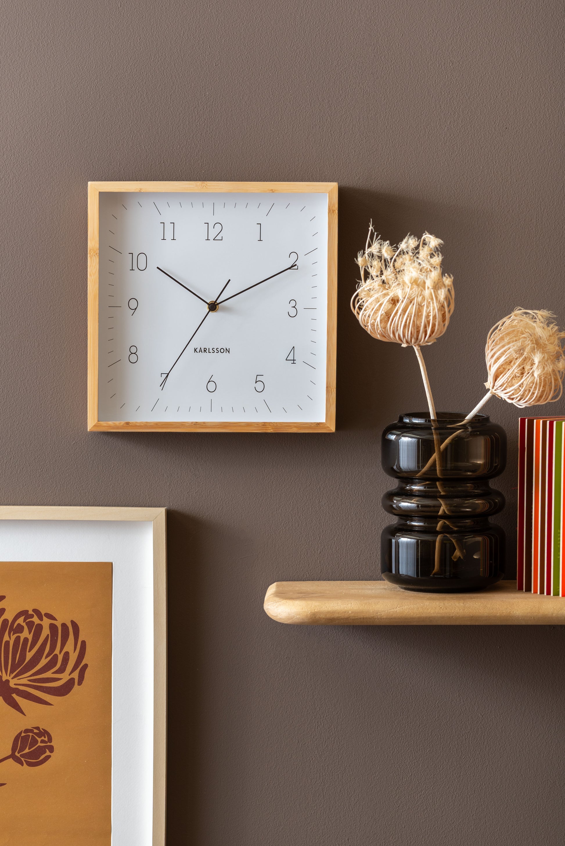 Horloge murale en bambou avec cadran blanc et aiguilles noires, Karlsson