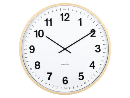 Horloge murale avec cadre en bois clair, cadran blanc et aiguilles noires