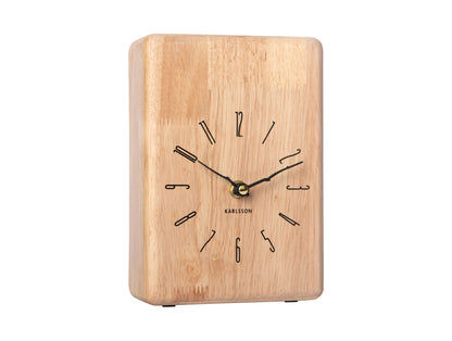 Horloge murale en bois clair avec aiguilles et chiffres noirs, inscription Karlsson
