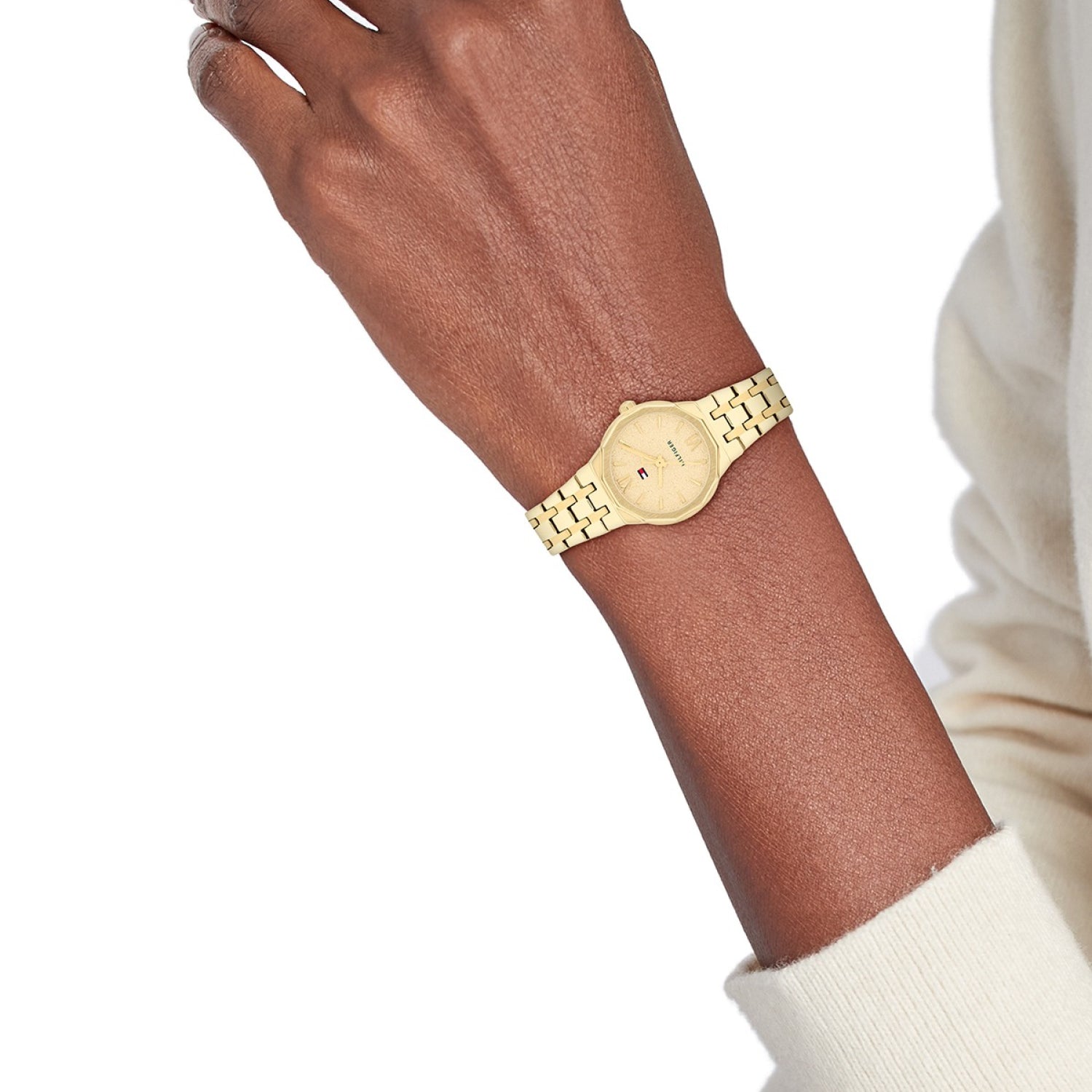 Tommy Hilfiger Damenarmbanduhr am Handgelenk, rundes Zifferblatt, goldfarbenes Gliederarmband