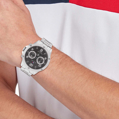 Herren-Chronograph mit dunklem Zifferblatt, silbernem Edelstahlarmband und Subziffern