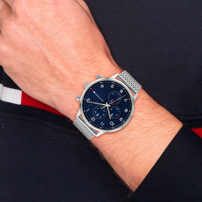 Tommy Hilfiger Herrenchronograph mit blauem Zifferblatt und Edelstahl-Meshband, Chrono-Drückern