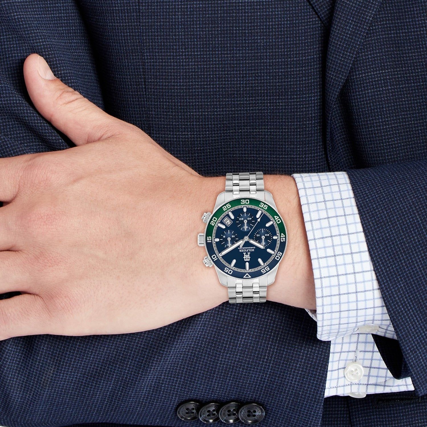Tommy Hilfiger Herrenarmbanduhr: blaues Zifferblatt, grüne Lünette, Stahlband