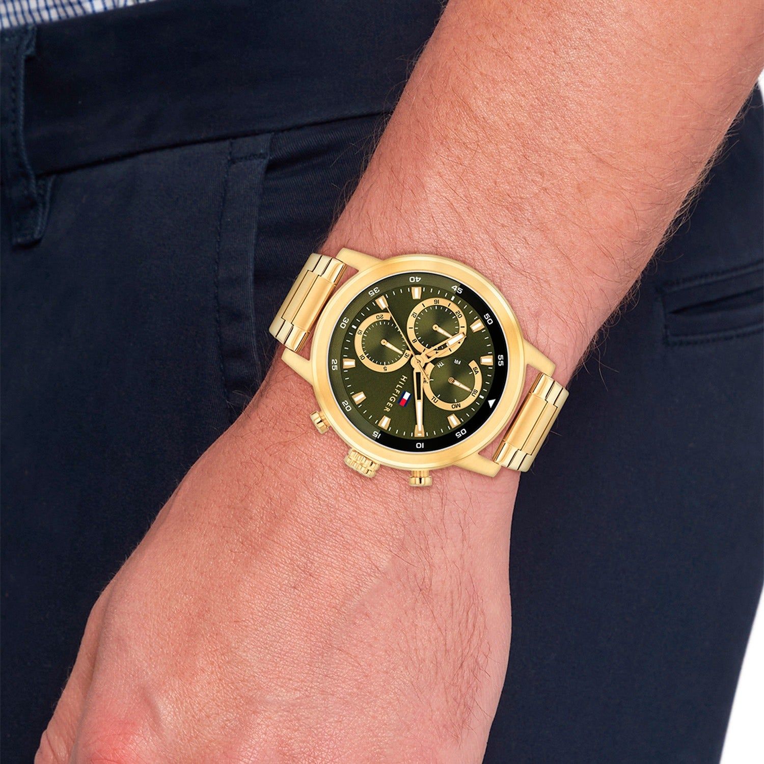 Herrenarmbanduhr Tommy Hilfiger Rocky mit goldfarbenem Edelstahlarmband und schwarzem Zifferblatt