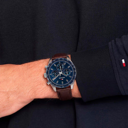 Herrenarmbanduhr: blaues Zifferblatt, braunes Lederarmband, Chronograph-Subziffern