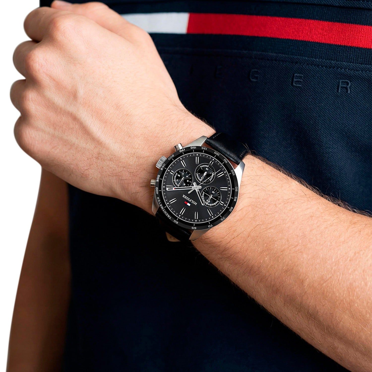 Tommy Hilfiger Herren-Armbanduhr mit schwarzem Zifferblatt, Chronographen-Optik und schwarzem Lederband