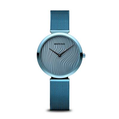 Damenuhr mit blauem Mesh-Armband und rundem Gehäuse, blaues Zifferblatt mit Linien