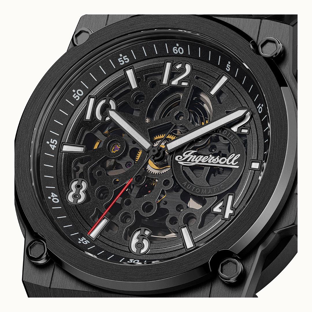 Herrenuhr: Nahaufnahme schwarzes Automatik-Skelettzifferblatt mit Indexen