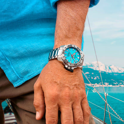 Festina Herrenuhr am Handgelenk, türkisfarbenes Zifferblatt und Stahlband