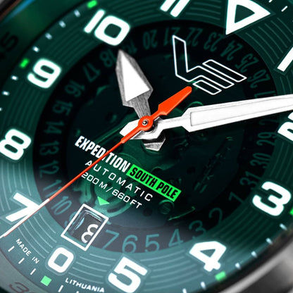 Vostok Europe Expedition South Pole Uhr-Zifferblatt-Detail mit orangen Zeigern, grün