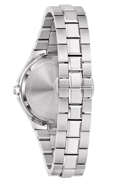 Damenarmbanduhr Bulova, schräger Blick auf Edelstahlgehäuse und Armbandglieder